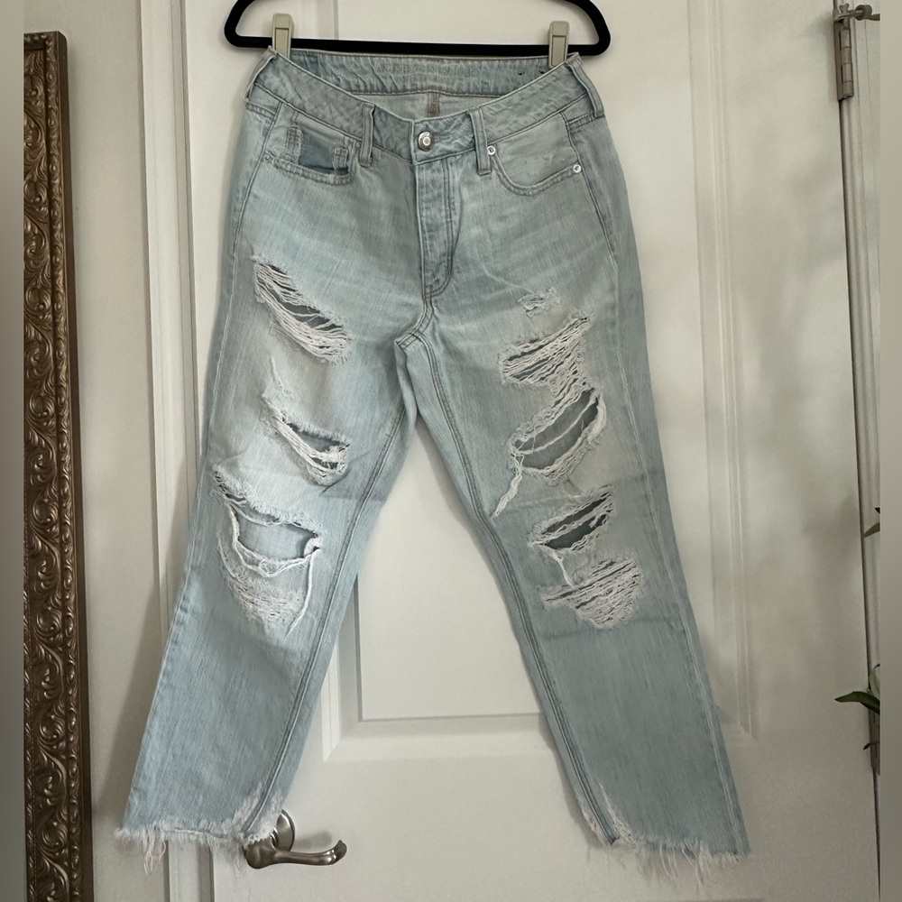 American Eagle Distressed Tomgirl Women's Jeans | size 8